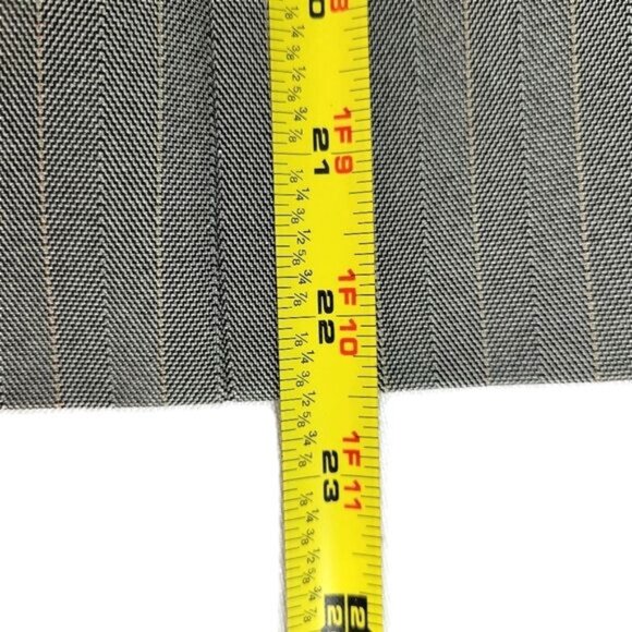 Le Suit Blazer Size 2P Gray Pinstripe Herringbone Flap Pockets Bracelet Cuff - Picture 7 of 10